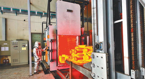 밸브가공 전에 소재를 열처리 하는 중.