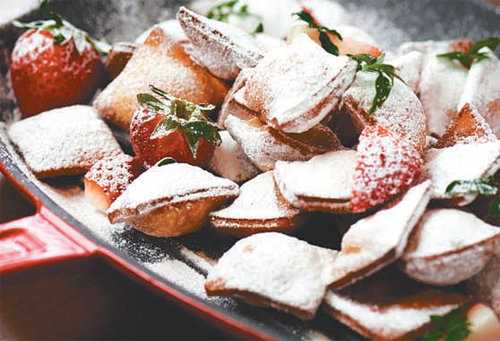 최 대표가 ‘디저트 4단계’라고 표현할 만큼 예쁘고 풍성한 디저트들이 눈길을 끈다. 베녜