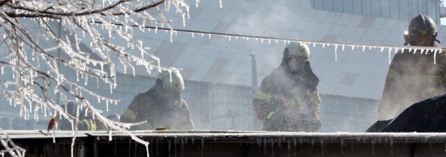소방당국에 따르면 오전 11시15분쯤 화재가 발생. 신고를 받고 출동 오후 12시 38분경 (화재 발생 후 1시간 30분) 불길이 완전히 잡혔으며 인명피해는 없는 것으로 알려졌다. 최혁중 기자 sajinman@donga.com