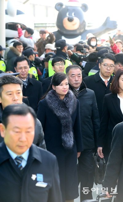 21일 오후 사전점검단 현송월 삼지연관현악단 단장을 비롯한 북한 예술단 사전점검단이 강릉역에 도착했다. 장승윤기자