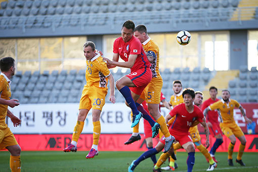 몰도바전에서 헤딩골을 넣은 김신욱. 사진제공｜대한축구협회