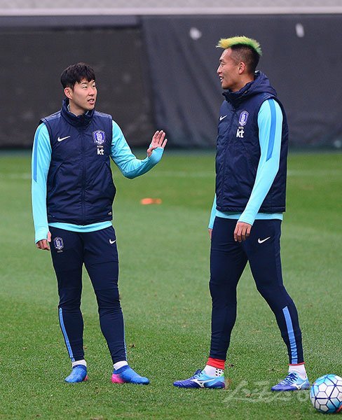 축구대표팀 손흥민-김신욱(오른쪽). 스포츠동아DB