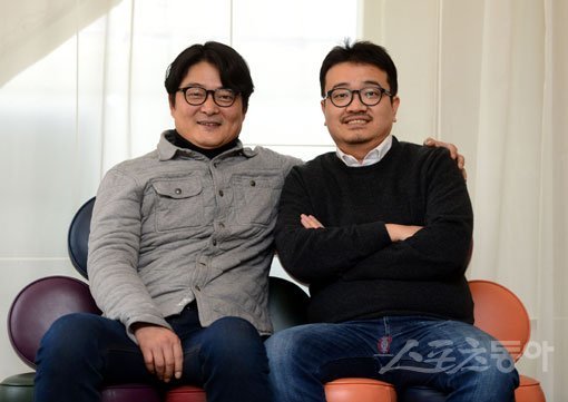 제작사 레드피터의 이동하 대표(왼쪽)와 연출자 연상호 감독. 김민성 기자 marineboy@donga.com