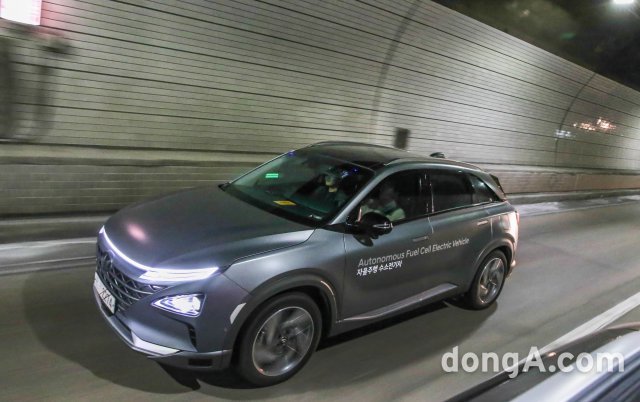 현대자동차 자율주행 수소전기차가 GPS 수신이 어려운 터널 구간을 통과하고 있다. 현대차 제공