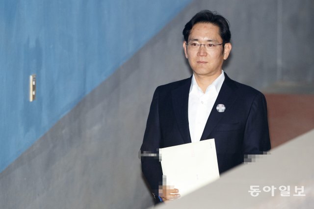 사진=이재용 삼성전자 부회장이 5일 오후 서울 서초구 서울고등법원에서 열린 '최순실 뇌물공여' 항소심 선고 공판에 출석하고 있다. 원대연 기자 yeon72@donga.com