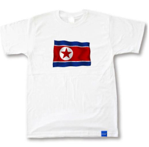 인터넷 포털 사이트 네이버 쇼핑에서 팔리다 뒤늦게 판매금지 조치된 북한 인공기 티셔츠.