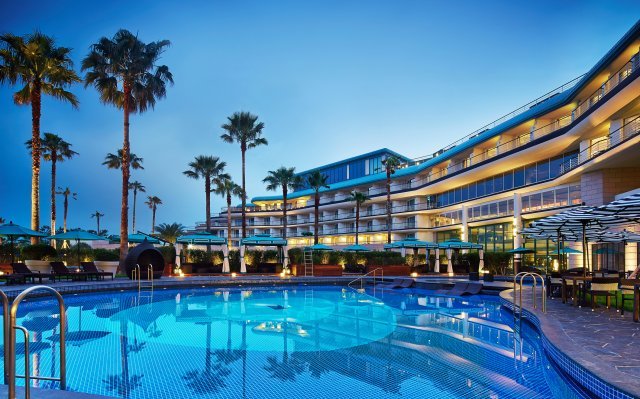 켄싱턴제주호텔 야외 수영장.