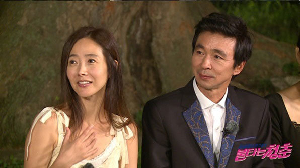 SBS 제공7일 방송에서 결혼 계획을 발표한 가수 강수지와 개그맨 김국진. 두 사람은 5월 결혼 예정으로 따로 예식은 올리지 않는다고 밝혔다.
