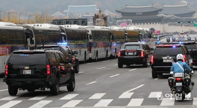 지난해 11월 7일 방한한 트럼프 미국 대통령을 태운 차량 행렬이 청와대로 향하는 모습.