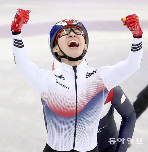 10일 오후 강릉 아이스아레나에서 열린 2018 평창 겨울올림픽 쇼트트랙 남자 1,500m 결승에서 한국의 임효준이 2분10초485로 결승선을 통과해 올림픽 기록을 세우며 우승을 차지했다. 동아일보DB