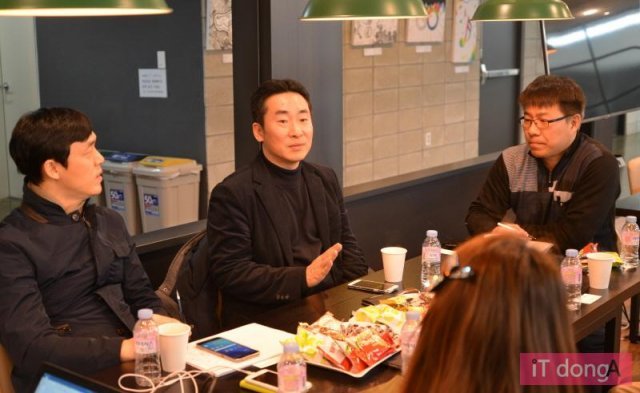 < 각자 소개와 함께 자유로운 네트워크가 이어졌다 > (출처=IT동아)