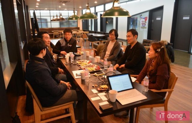 < 디스커버리오브모션의 서대용 대표, 리얼감의 정연우 대표, 퍼플오셤의 박정민 부대표, 뷰틱의 김승정 사업기획실 이사, 투락의 이동엽 아트디렉터 실장, 경기콘텐츠진흥원의 임이랑 매니저(왼쪽부터 시계방향) > (출처=IT동아)