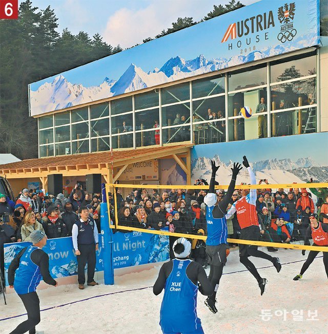 평창 오스트리아 하우스에서 14일 ‘스노 발리볼 이벤트’가 펼쳐지고 있다. 평창=전영한 기자 scoopjyh@donga.com