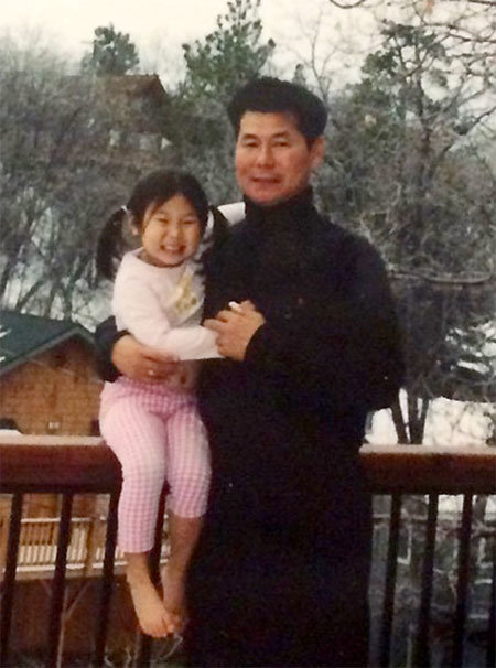 클로이 김은 매년 미국 ‘아버지의 날’이나 아버지 김종진 씨의 생일이면 자신의 인스타그램에 아버지와 함께 찍은 어린 시절 사진을 올리며 아버지에 대한 감사함을 표시한다. 사진 출처 클로이 김 인스타그램