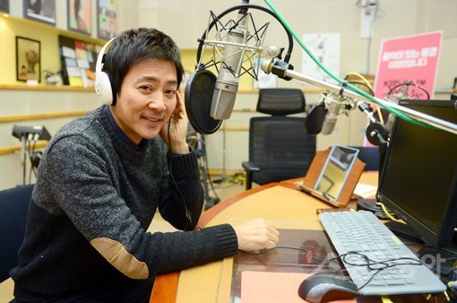 KBS 해피FM ‘매일 그대와 최수종입니다’를 통해 27년 만에 DJ로 나선 최수종. 스포츠동아DB