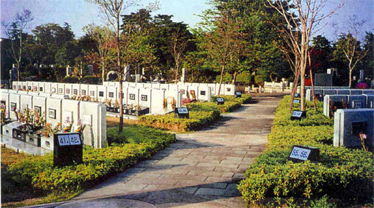메이지 유신 후 화장 문화가 보편화된 일본의 봉안묘지.