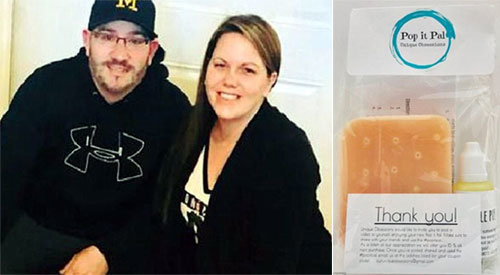 사진 출처: 페이스북. Billy and Summer Pierce와 Pop it Pal 키트.