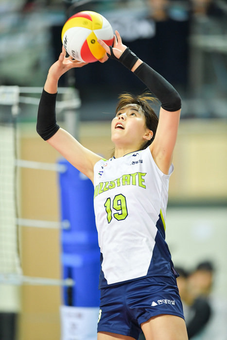 현대건설을 넘어 한국여자배구의 에이스 세터를 꿈꾸는 이다영은 높은 기대치와 늘 직면해야 할 운명이다. 사진제공｜KOVO