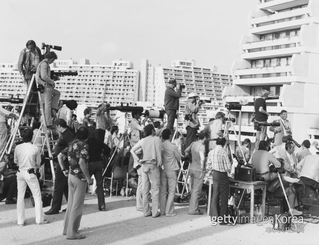 1972년 뮌헨 올림픽에서 벌어진 검은9월단 사건을 취재중인 취재진. 사진=게티이미지코리아