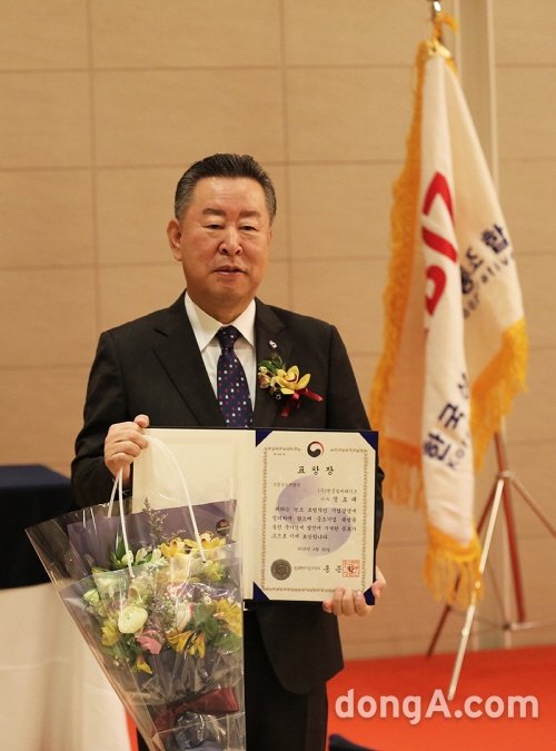 중소벤처기업부장관상을 수상한 정호태 천궁실버라이프 사장.