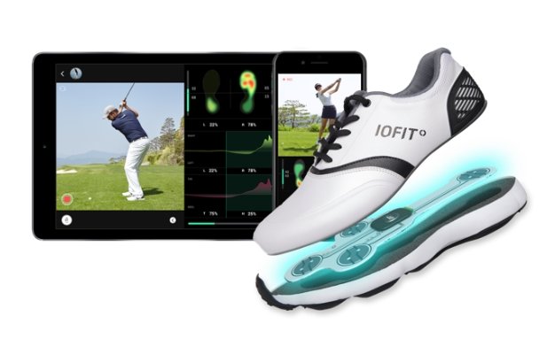 스윙 시 체중 이동을 측정하는 스마트 골프화 (출처=아이오핏 홈페이지)
