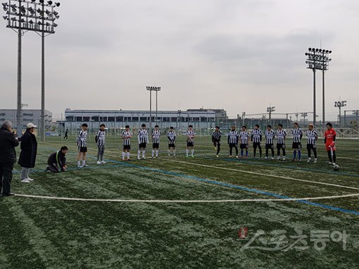 일본 오사카 사카이의 에이스웨이 재팬에서 축구와 일본어 공부에 매진하는 선수들은 최신식 인프라를 자랑하는 J-그린 사카이에서 매일 오전 2시간씩 건강한 땀을 흘린다. 오사카(일본) ｜ 남장현 기자 yoshike3@donga.com