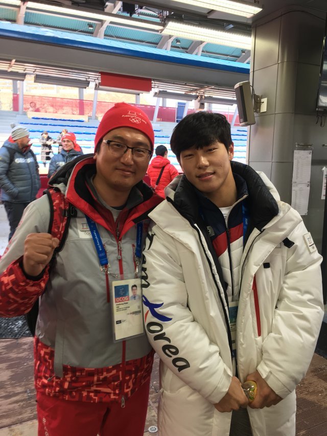 사진 오른쪽은 평창올림픽 스켈레톤 금메달리스트 윤성빈 선수.