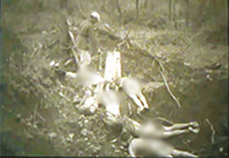 총에 맞아 숨진 한국인 일본군 위안부들이 쓰러져 있는 영상을 캡처한 사진. 서울시·서울대 인권센터 제공