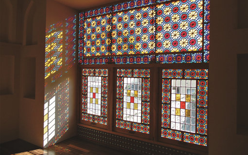 ‘건축의 나라’로 불리는 아제르바이잔에서도 아름답기로 정평이 난 셰키의 셰키 칸 여름 궁전 창문.