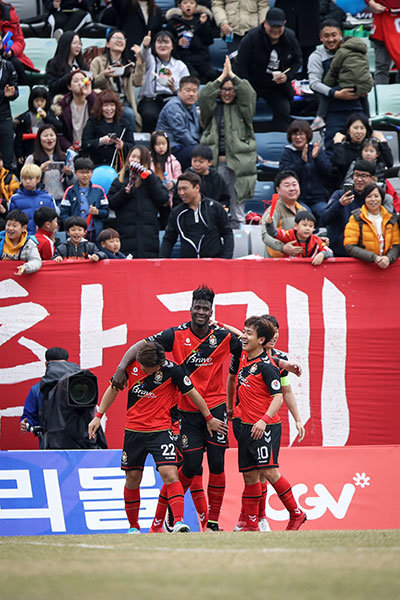 개막전에서 상주를 꺾은 경남. 사진제공｜한국프로축구연맹