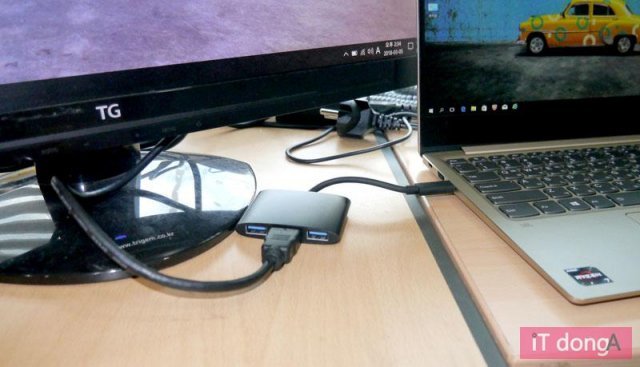 USB 타입C - HDMI 젠더(별매)를 통해 외부 모니터 출력이 가능(출처=IT동아)