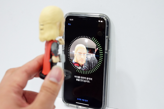 아이폰X에 탑재된 얼굴 인식 기능(출처=IT동아)