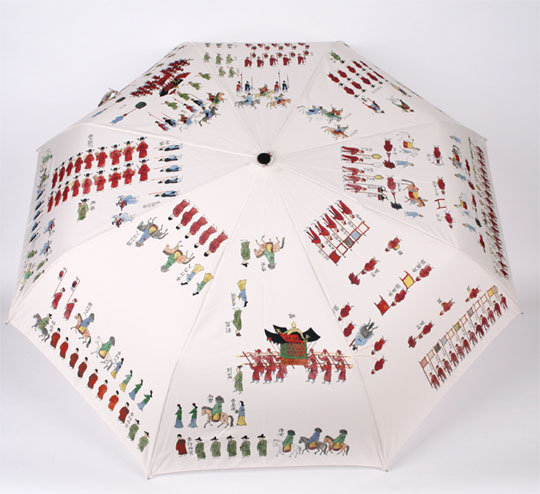 ‘국립 굿즈’의 대표적 상품인 조선시대 외규장각 의궤를 표현한 3단 우산. 국립박물관문화재단 제공