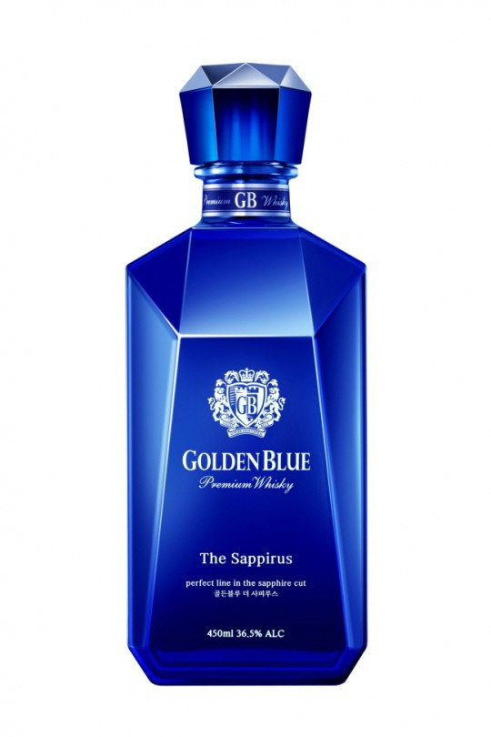 골든블루가 2012년 출시한‘골든블루 사피루스’. 이 술의 도수는 36.5도이다.