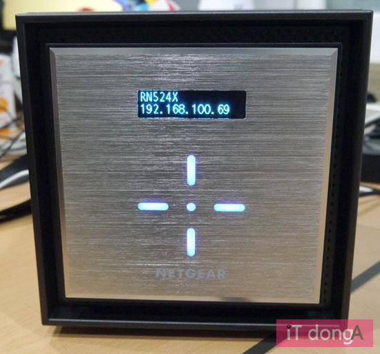 제품 전면 패널의 LCD와 기능 버튼(출처=IT동아)