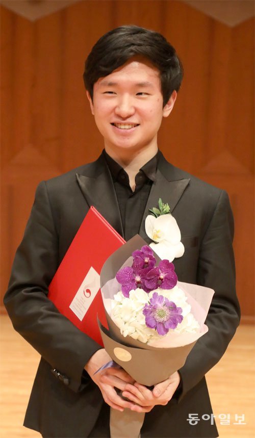 ‘LG와 함께하는 제14회 서울국제음악콩쿠르’에서 우승한 김동현 씨. 안철민 기자 acm08@donga.com