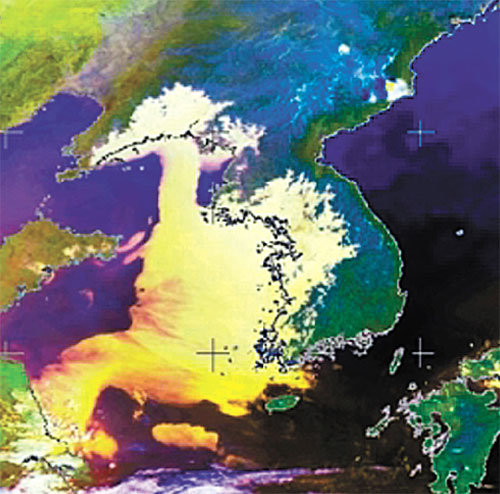 미국 국립해양대기국(NOAA)이 25일 오전 8시 29분 촬영한 위성사진. 중국 방향에서 흘러들어온 미세먼지가 서울, 수도권 및 강원 영서, 충청, 호남 등에 퍼지고 있는 모습이 찍혀 있다. 고려대기환경연구소 제공