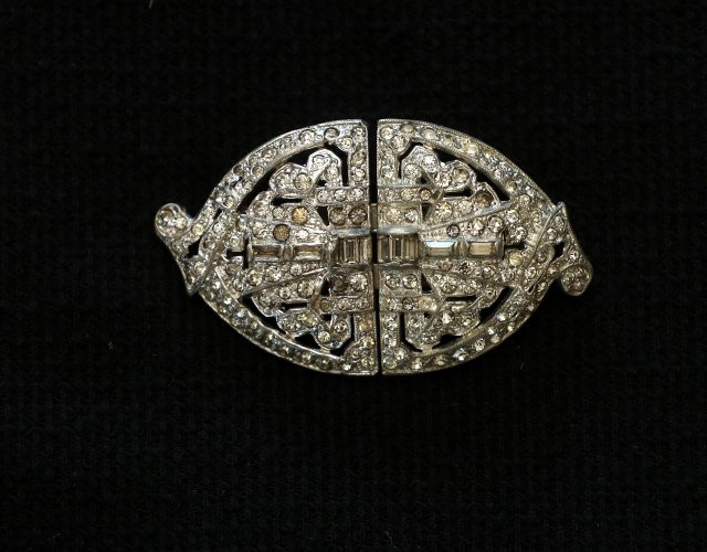 1920년대 아르 데코 더블 클립 브로치. 바게트 컷으로 세공된 다이아몬드가 특징.1920년대