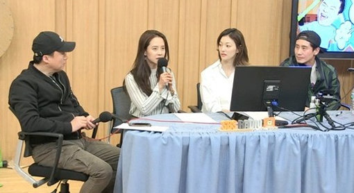 SBS 파워FM ‘두시탈출 컬투쇼’에 출연한 영화 ‘바람 바람 바람’ 팀. 왼쪽부터 이성민-송지효-이엘-신하균. 사진제공｜SBS 파워FM ‘두시탈출 컬투쇼’