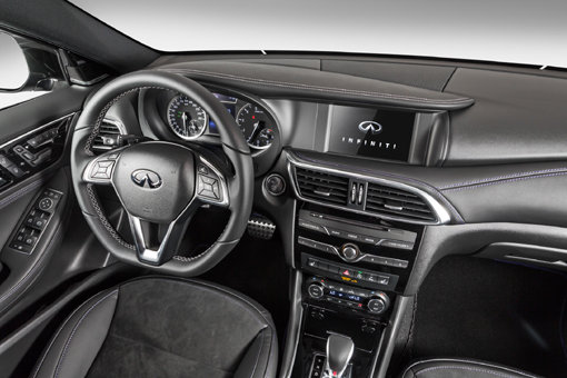 인피니티 Q30 실내 인테리어.