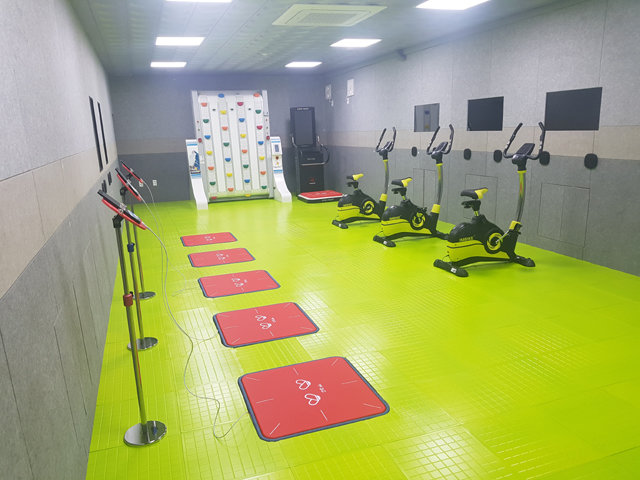 서울 양화중학교에 설치한 ‘스마트 실내 체육실’.