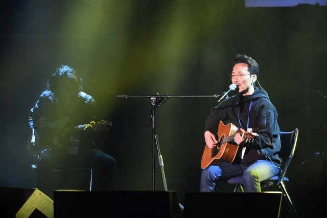 리허설. 강산에 ‘라구요’ 부르고있음
2018.4.1 평양공연 사진공동취재단