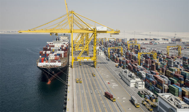 지난해 9월 카타르 도하 남부에 개항한 ‘하마드 항구’. 기존 카타르 항구에서는 접안이 힘들던 초대형 선박도 정박이 가능한 시설을 갖췄다. 단교 사태 후 차질 없는 물류에 크게 기여하고 있다. 카타르항만관리공사 제공