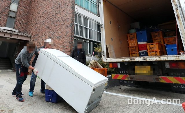 중고나라 주마는 ‘찾아가주마, 치워주마, 사주마’라는 의미로 이사 및 인테리어 공사 전후나 집안 대청소 할 때, 제품이 크고 무거워 판매에 어려움을 겪거나 중고거래가 귀찮을 때 신청하면 중고제품 전문 상품기획자가 고객이 원하는 곳으로 방문해서 매입하는 서비스다. 사진=동아일보 DB