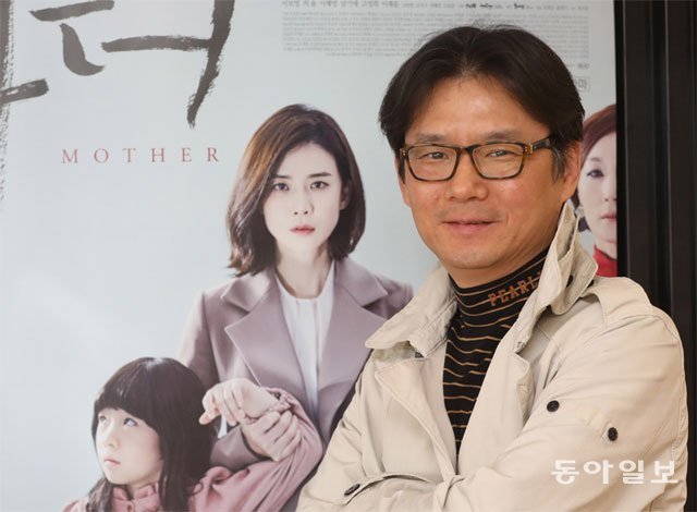 tvN ‘마더’를 연출한 김철규 PD는 “모녀 관계는 다른 어떤 관계보다도 근원적이고 타인에 대한 짙은 애정이 바탕에 깔려 있다”고 했다. 안철민 기자 acm08@donga.com