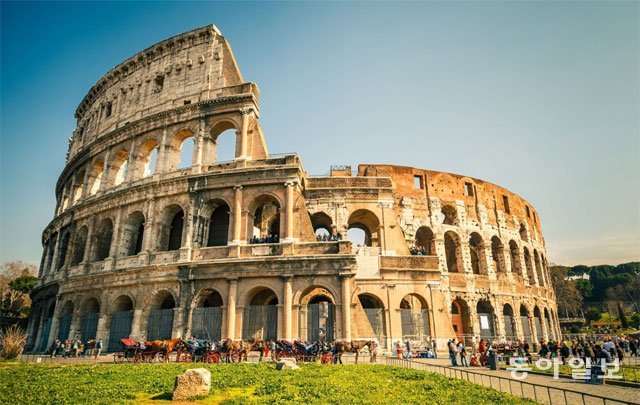 여행을 통해 새 삶을 찾은 지크문트 프로이트는 로마를 매우 사랑해, 수시로 로마 지도를 보며 추억을 되새겼다. 사진은 이탈리아 로마의 콜로세움. 동아일보DB