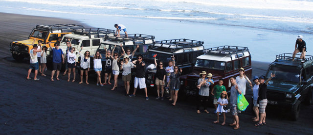 발리 해외연수 중 ㈜솜씨 임직원 단체 사진.