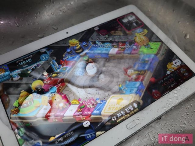 < 방수/방진 기능을 지원하는 화웨이 \'미디어패드 M3 라이트 WP\' >(출처=IT동아)