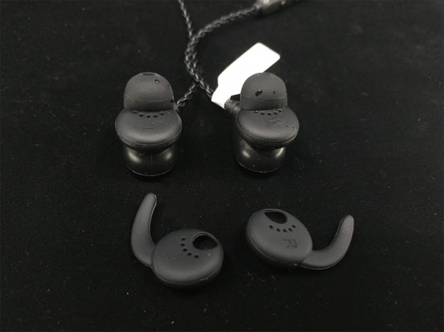 이어후크를 부착해 착용감을 높일 수 있다(출처=IT동아)