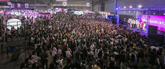 13∼15일 일본 지바현 ‘마쿠하리 메세’에서 열린 ‘케이콘’에 몰린 일본 현지 관객들. CJ E&M제공